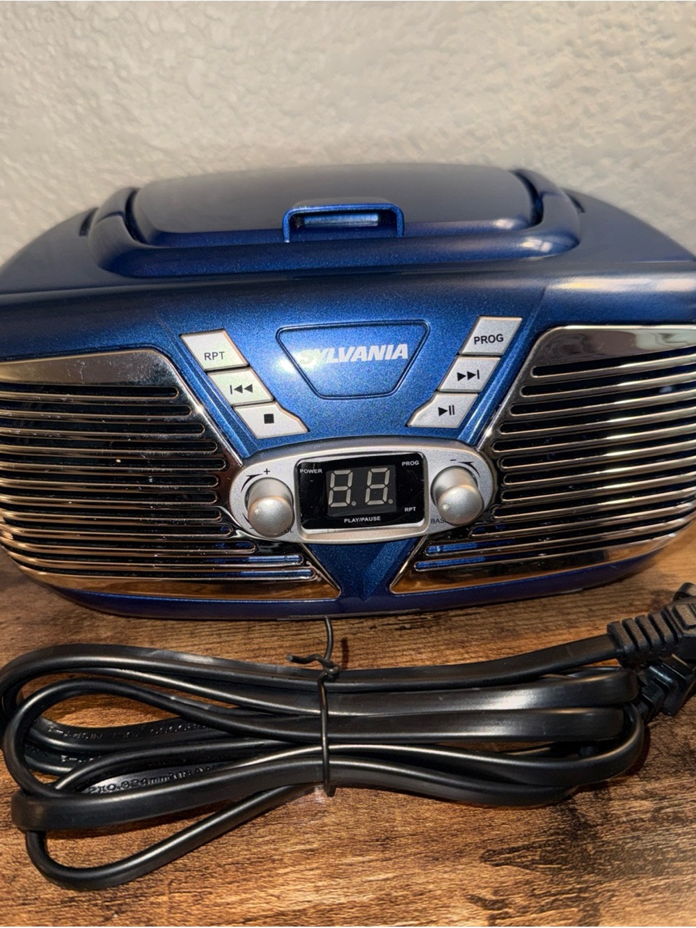 Sylvania Retro CD Player Boombox - Blue - Picture 2 of 8